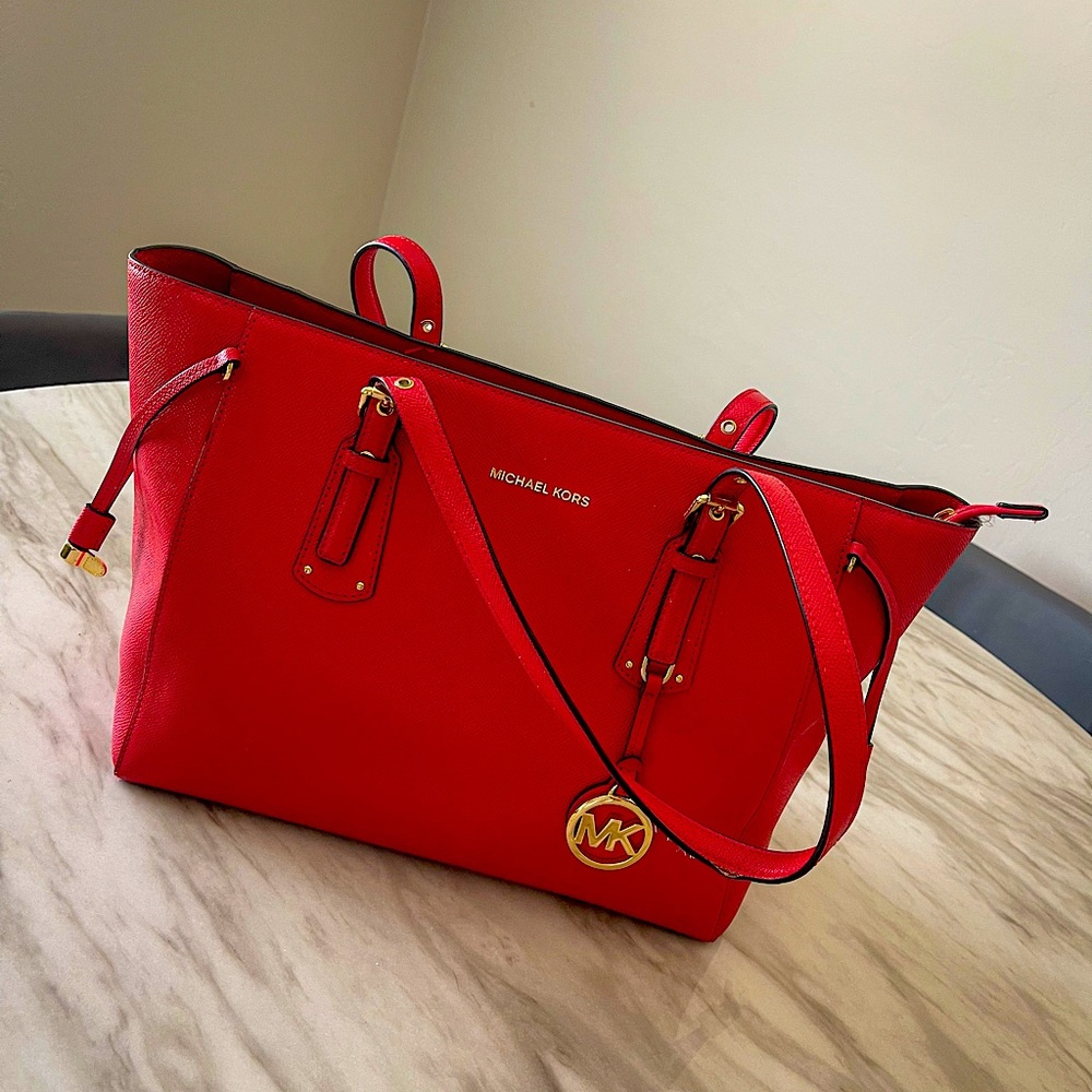 Michael Kors Voyager Medium Crossgrain Leather Tote Bag
